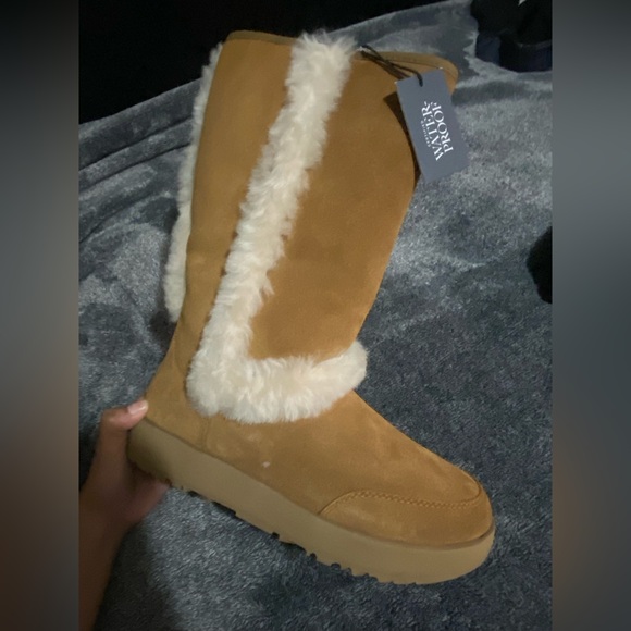 Chestnut Uggs; Resistant suede Fur boots - Picture 3 of 6